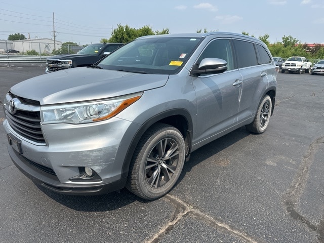 Used 2016 Toyota Highlander XLE with VIN 5TDJKRFHXGS290898 for sale in Cedar Falls, IA