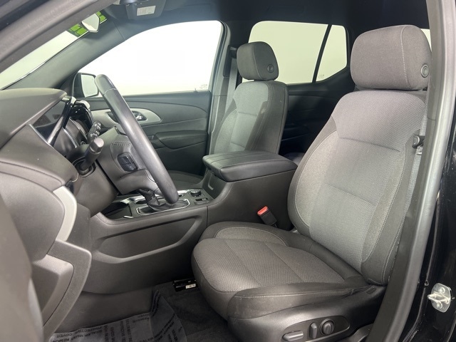 Used 2022 Chevrolet Traverse 1LT with VIN 1GNEVGKW6NJ157686 for sale in Cedar Falls, IA