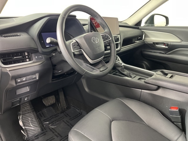 Used 2024 Toyota Grand Highlander Limited with VIN 5TDAAAB56RS032915 for sale in Cedar Falls, IA
