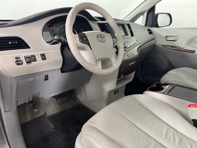 Used 2013 Toyota Sienna XLE with VIN 5TDYK3DC2DS288769 for sale in Cedar Falls, IA