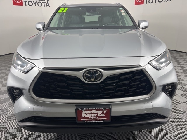 Certified 2021 Toyota Highlander XLE with VIN 5TDHZRBH7MS080318 for sale in Cedar Falls, IA