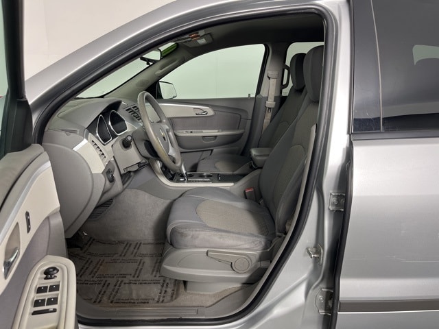 Used 2011 Chevrolet Traverse LS with VIN 1GNKVEED5BJ332720 for sale in Cedar Falls, IA