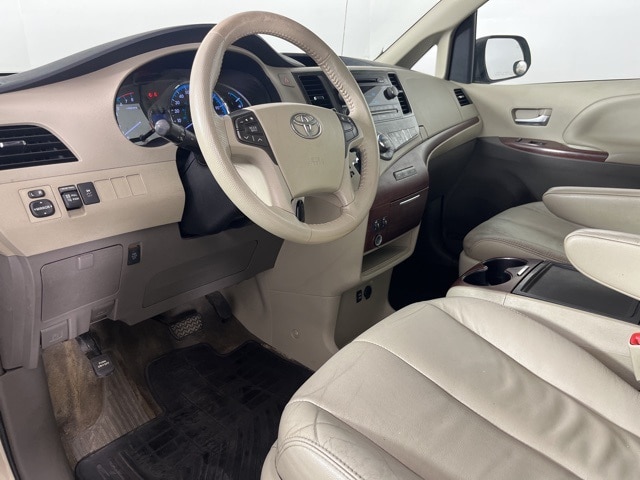 Used 2013 Toyota Sienna XLE with VIN 5TDYK3DC5DS364906 for sale in Cedar Falls, IA