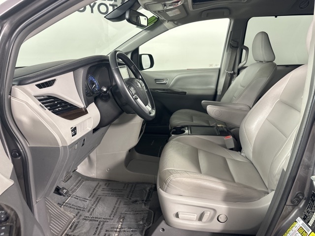 Certified 2019 Toyota Sienna XLE with VIN 5TDYZ3DC4KS018936 for sale in Cedar Falls, IA