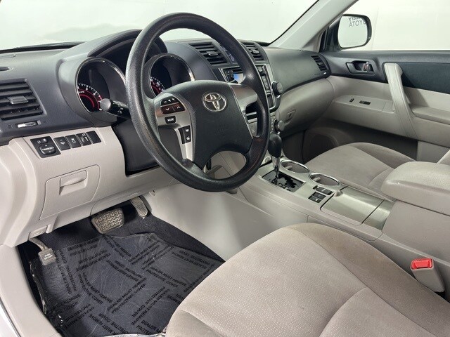 Used 2013 Toyota Highlander Plus with VIN 5TDBK3EH7DS207040 for sale in Cedar Falls, IA