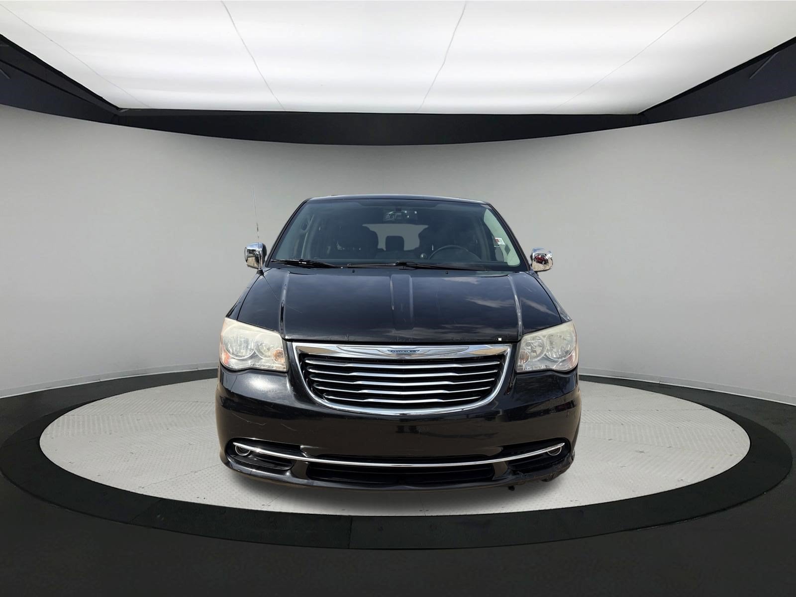 Used 2013 Chrysler Town & Country Touring-L with VIN 2C4RC1CGXDR769744 for sale in Sycamore, IL