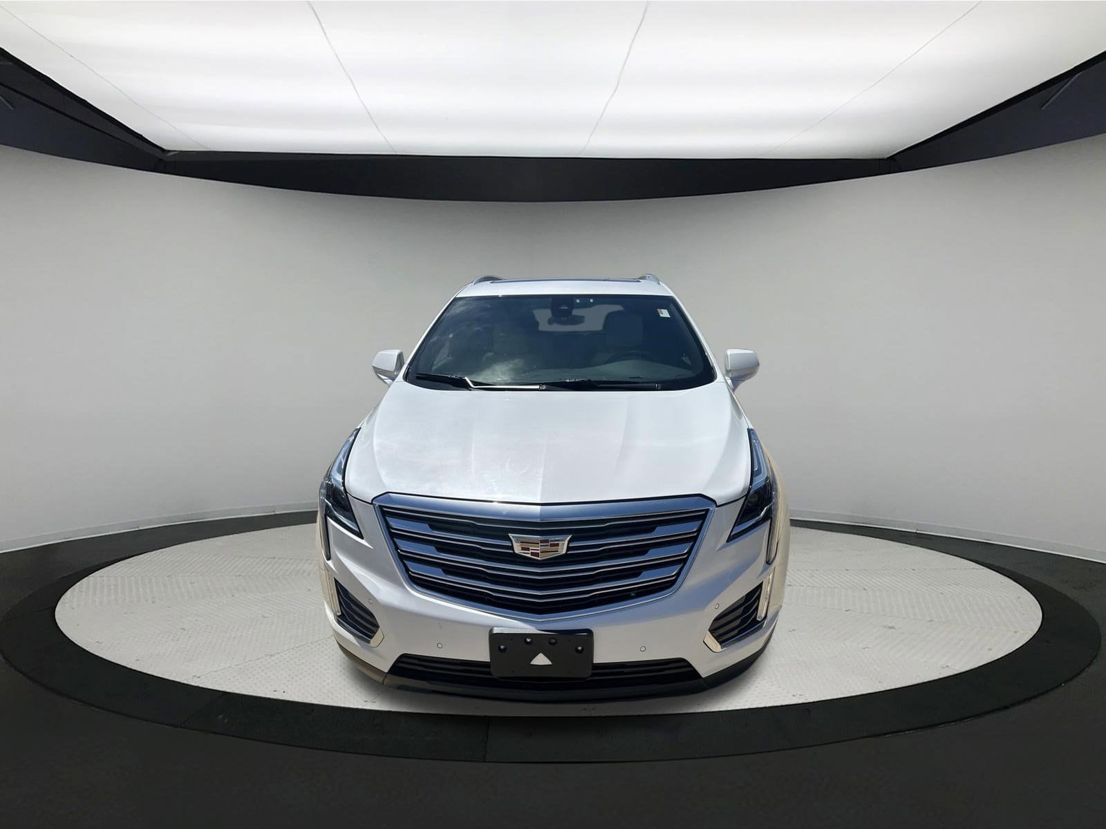 Used 2017 Cadillac XT5 Luxury with VIN 1GYKNDRS6HZ116858 for sale in Sycamore, IL