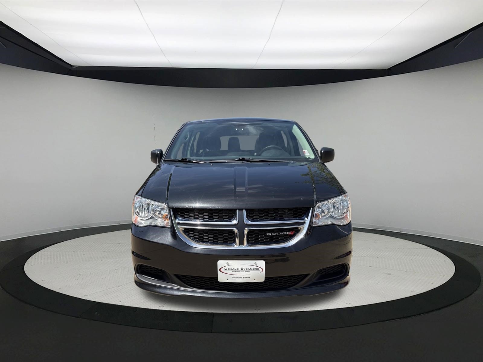 Used 2019 Dodge Grand Caravan SE with VIN 2C4RDGBG8KR762841 for sale in Sycamore, IL