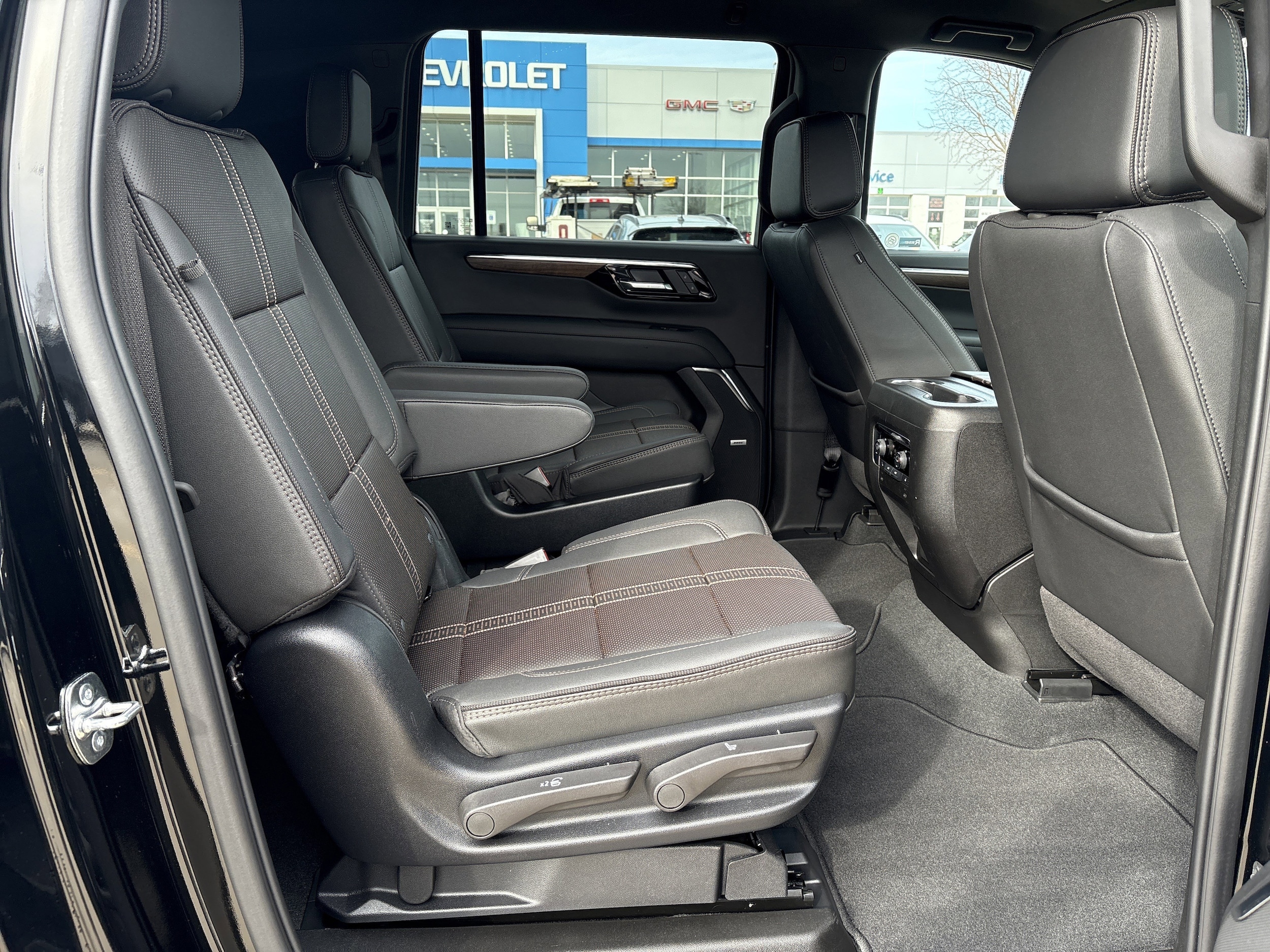 2025 Chevrolet Suburban High Country - Photo 24