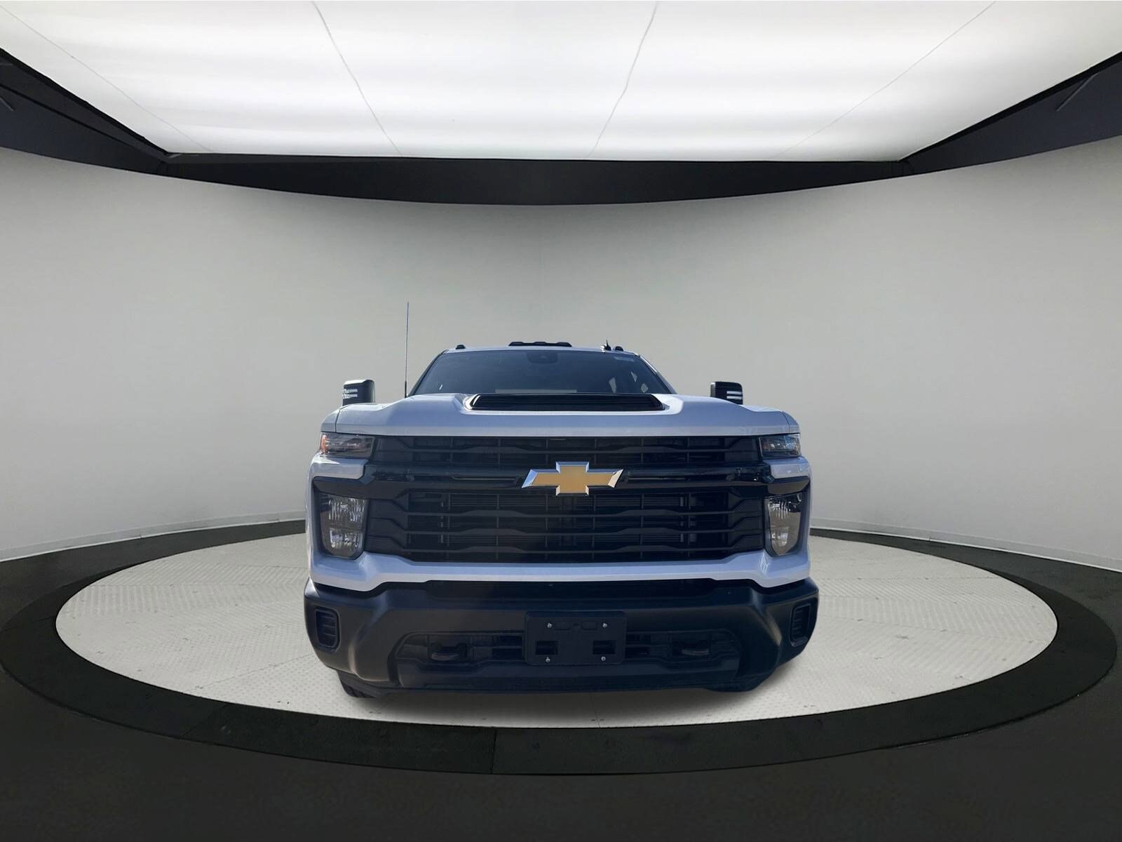 2025 Chevrolet Silverado 2500HD photo 2