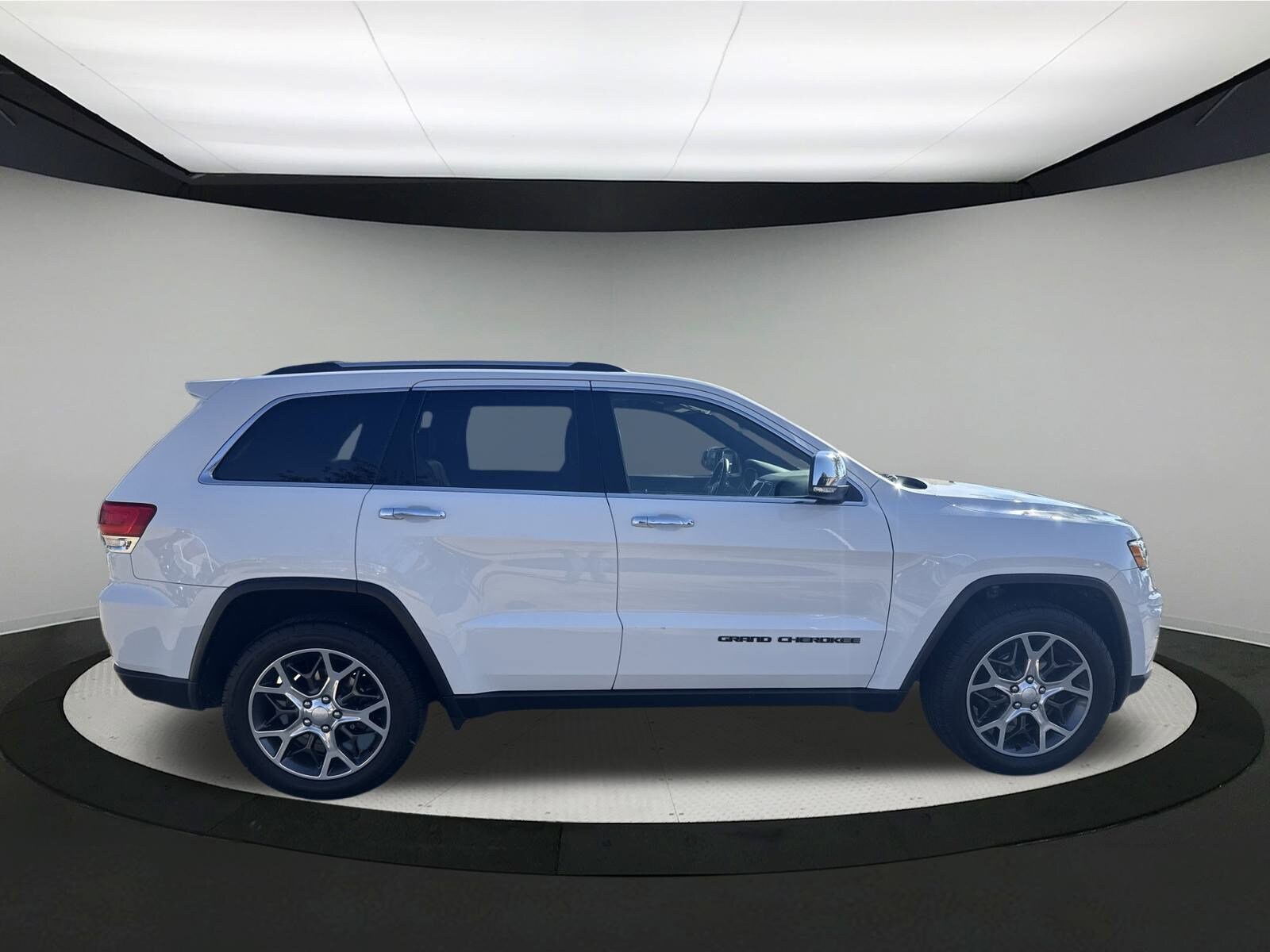 2019 Jeep Grand Cherokee Limited photo 2