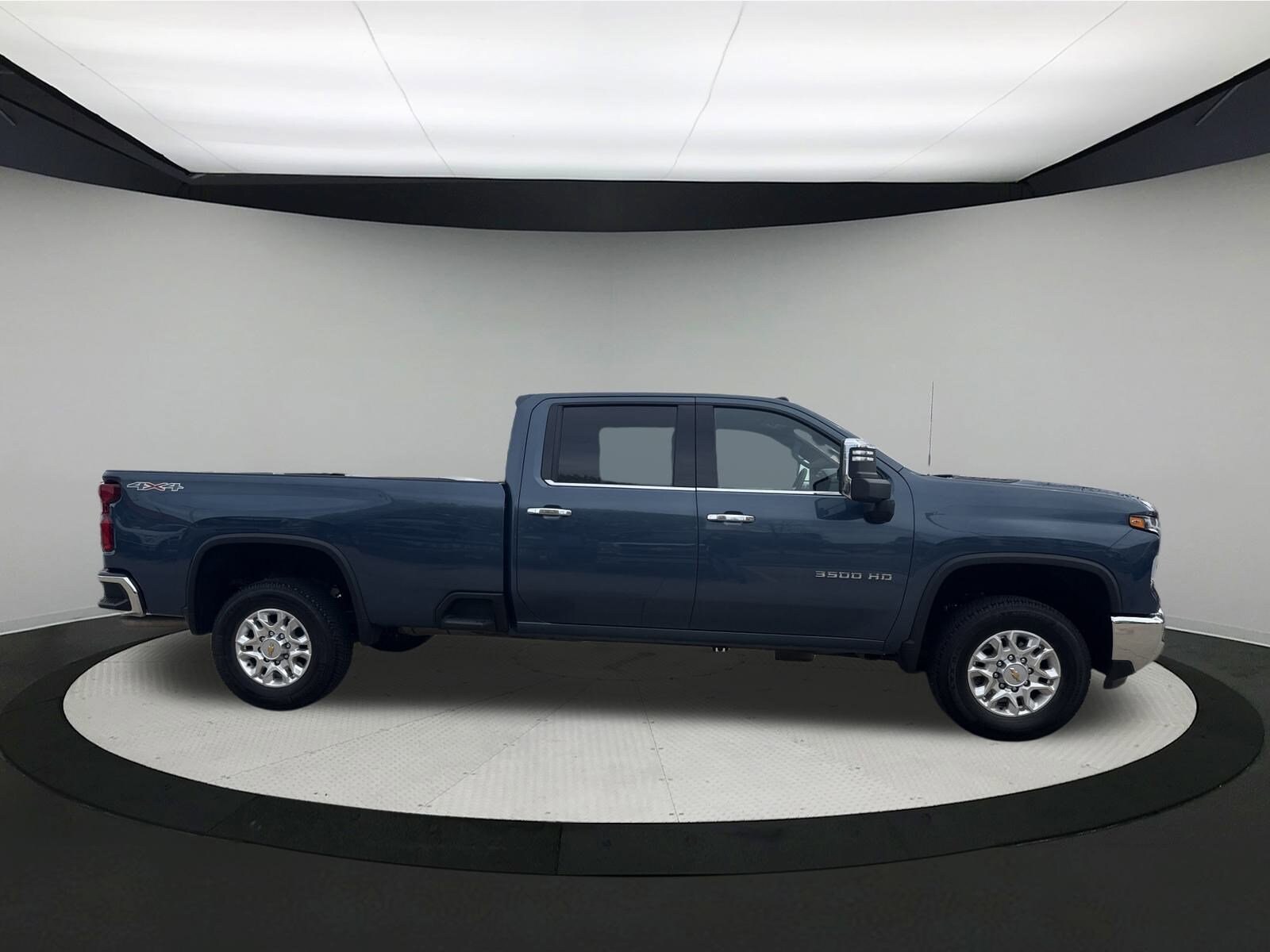 2024 Chevrolet Silverado 3500HD LTZ photo 4