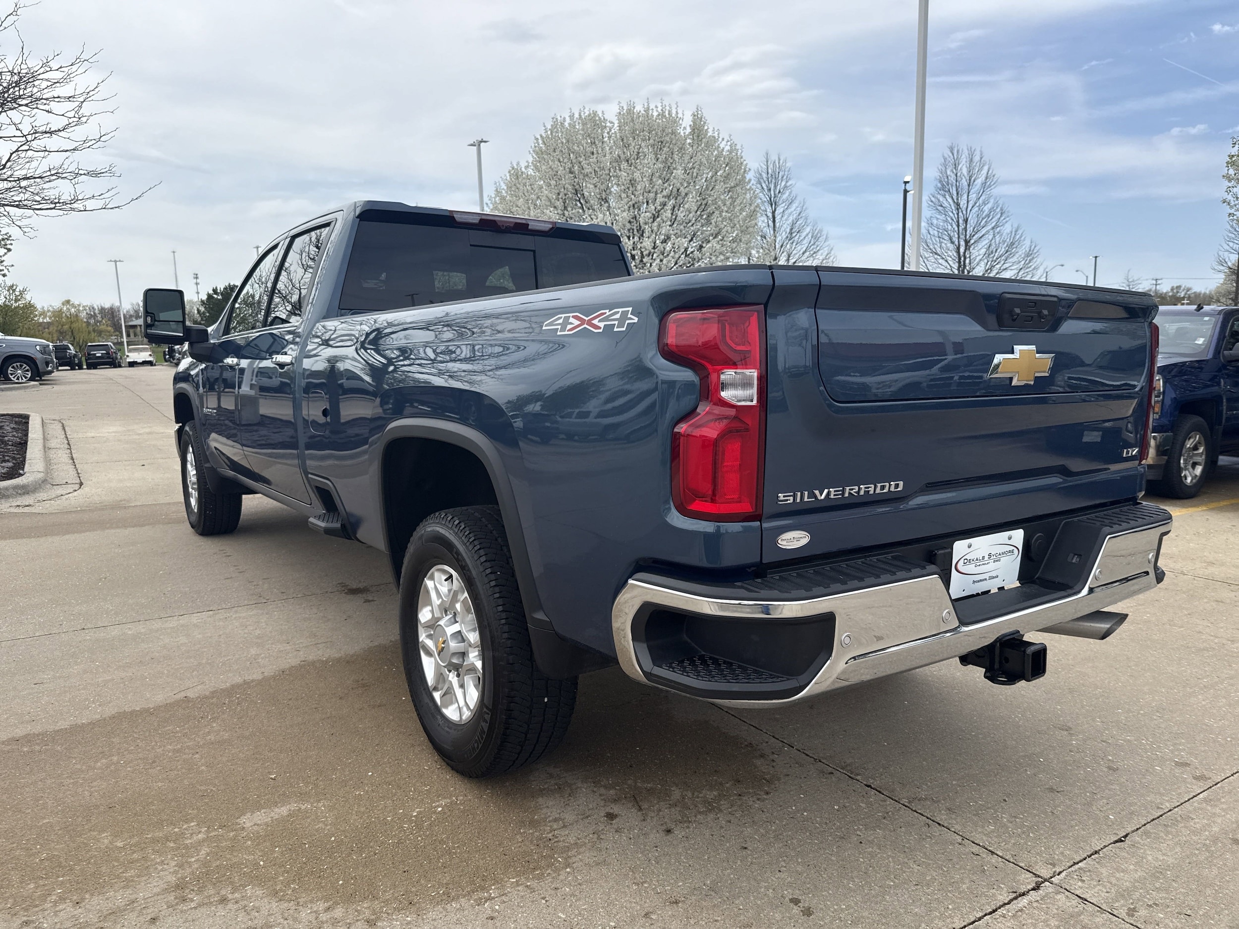 2024 Chevrolet Silverado 3500HD LTZ - Photo 8