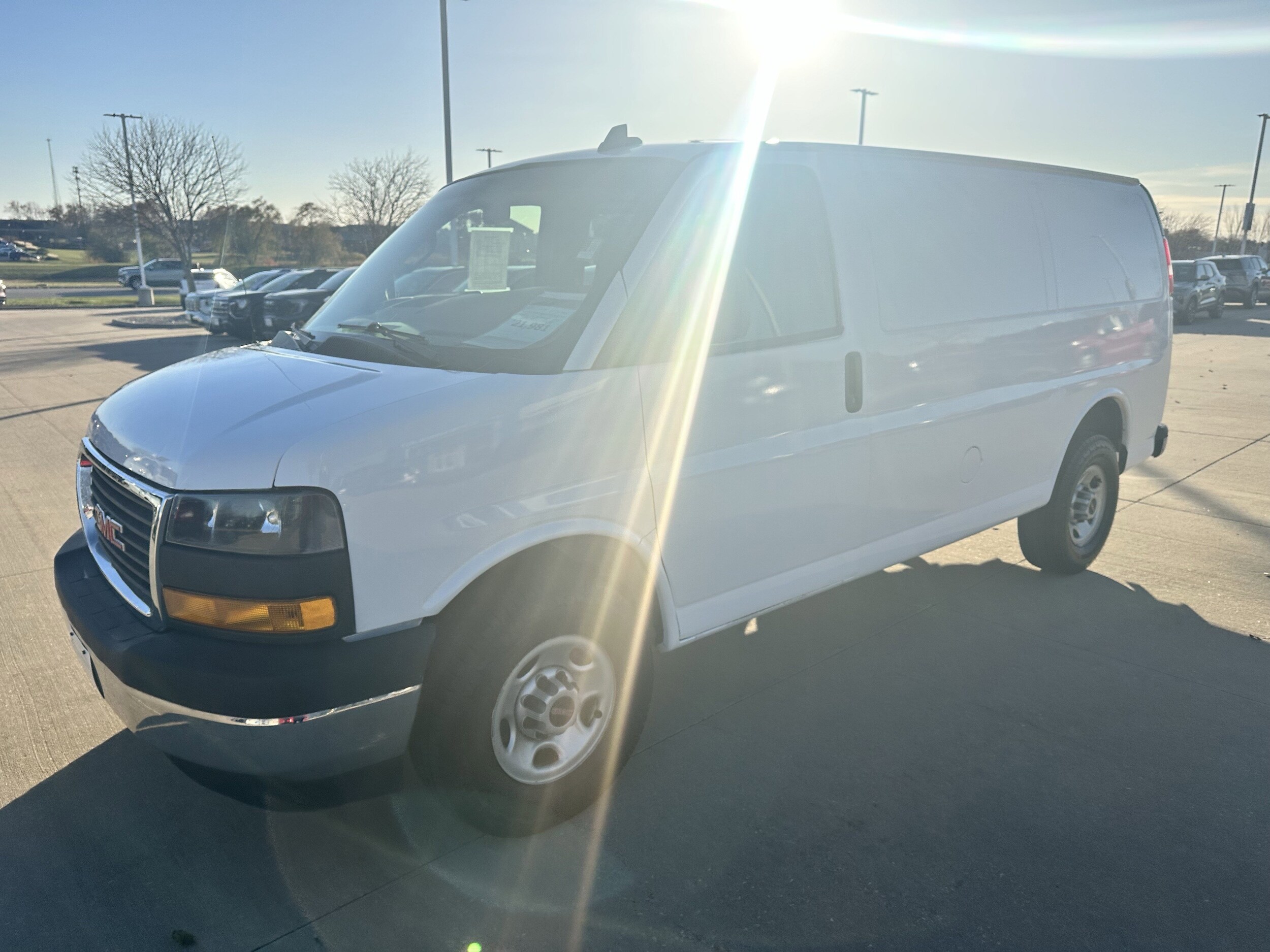 2020 Gmc Savana Cargo 2500 photo 2