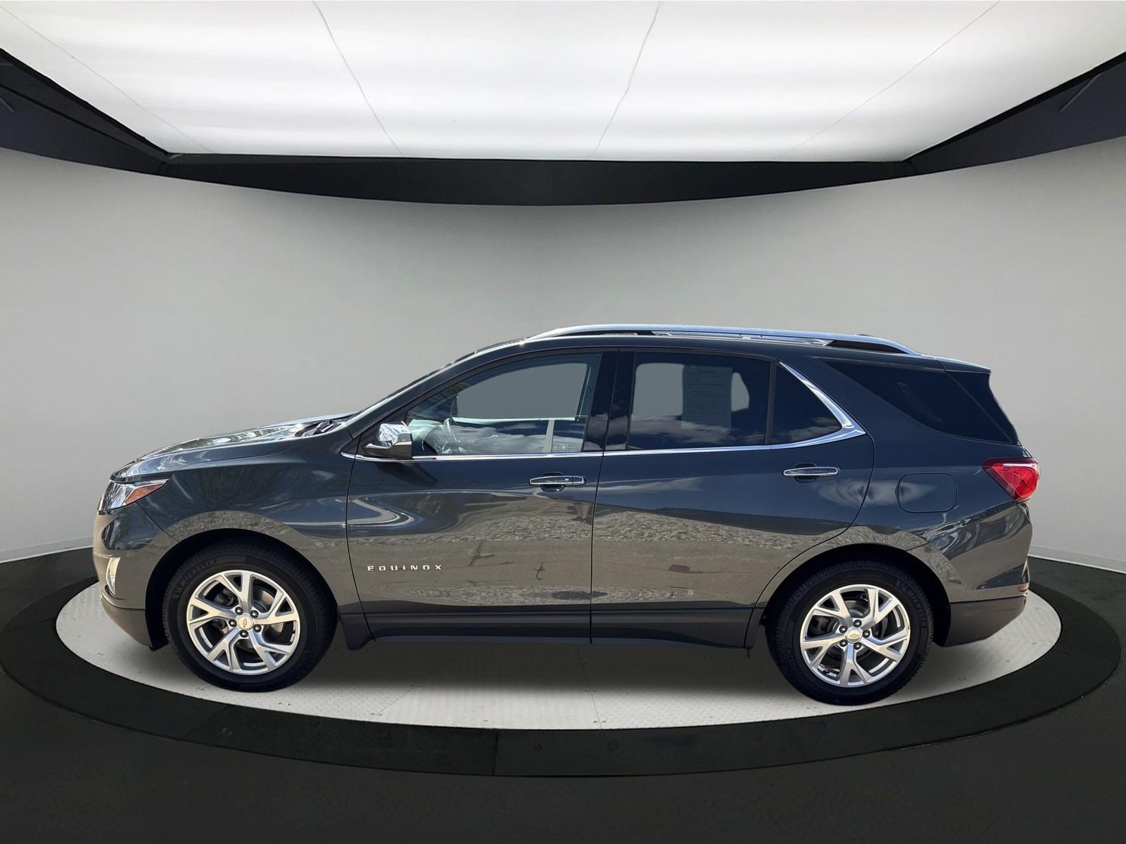 Used 2020 Chevrolet Equinox Premier with VIN 3GNAXNEV7LS603386 for sale in Sycamore, IL