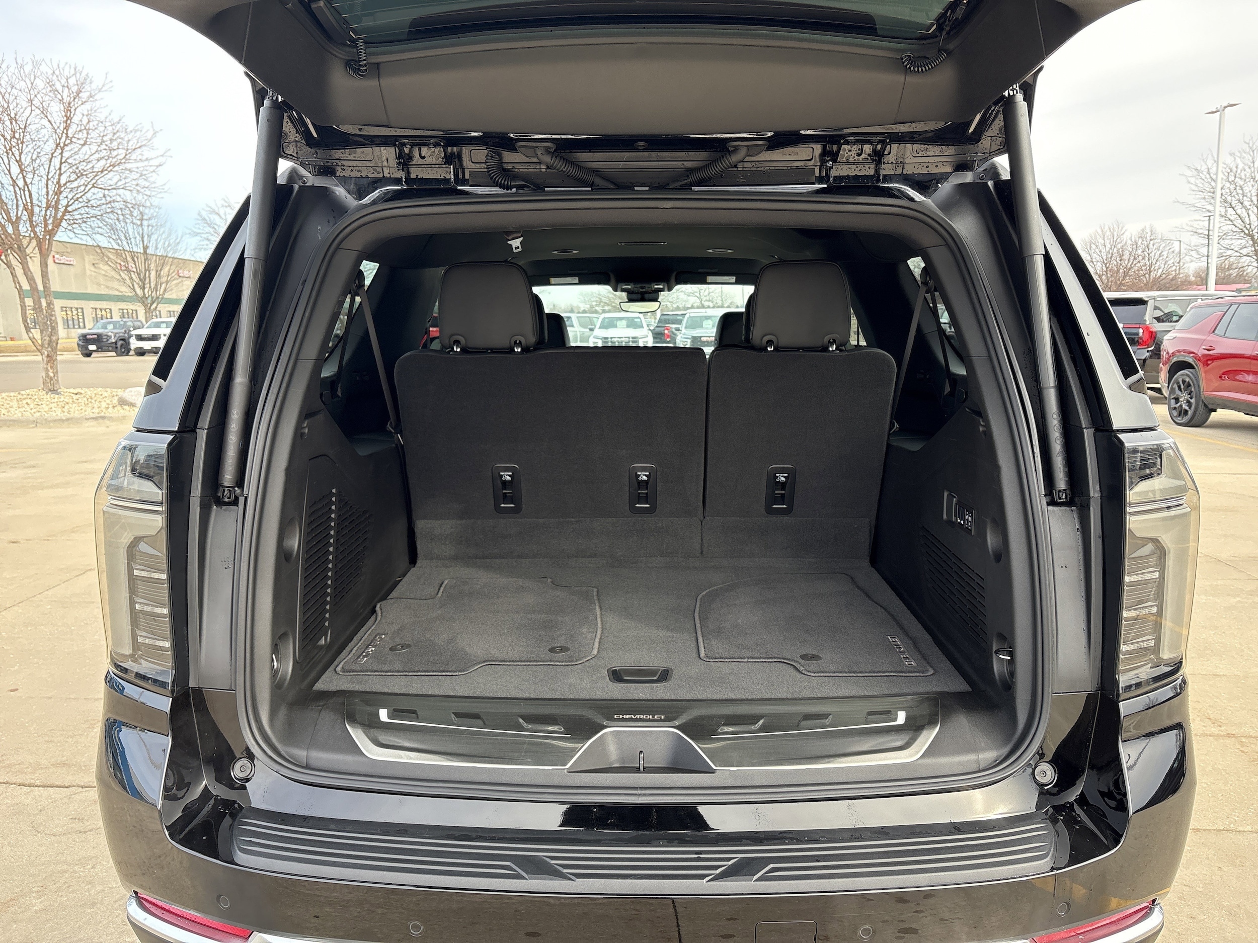 2025 Chevrolet Suburban High Country - Photo 8