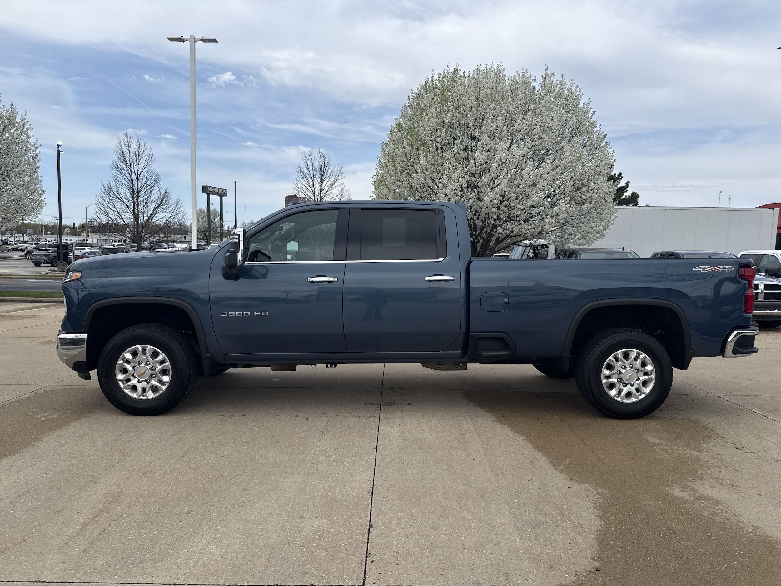 2024 Chevrolet Silverado 3500HD LTZ - Photo 9