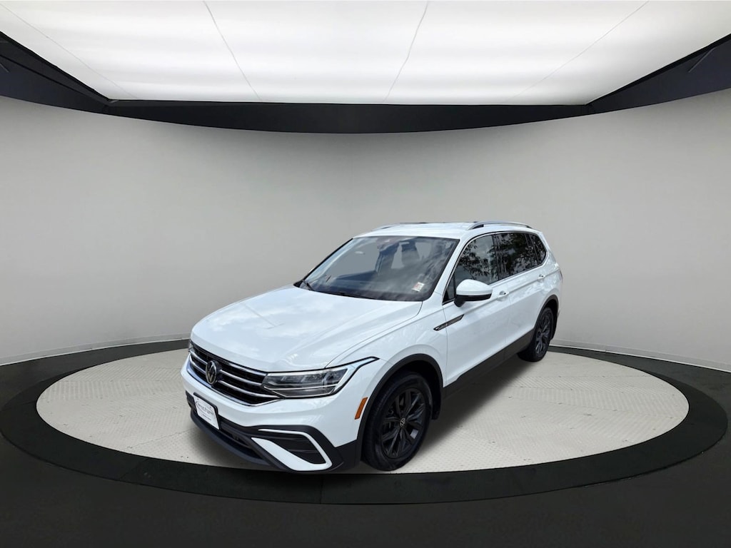 Used 2024 Volkswagen Tiguan SE
