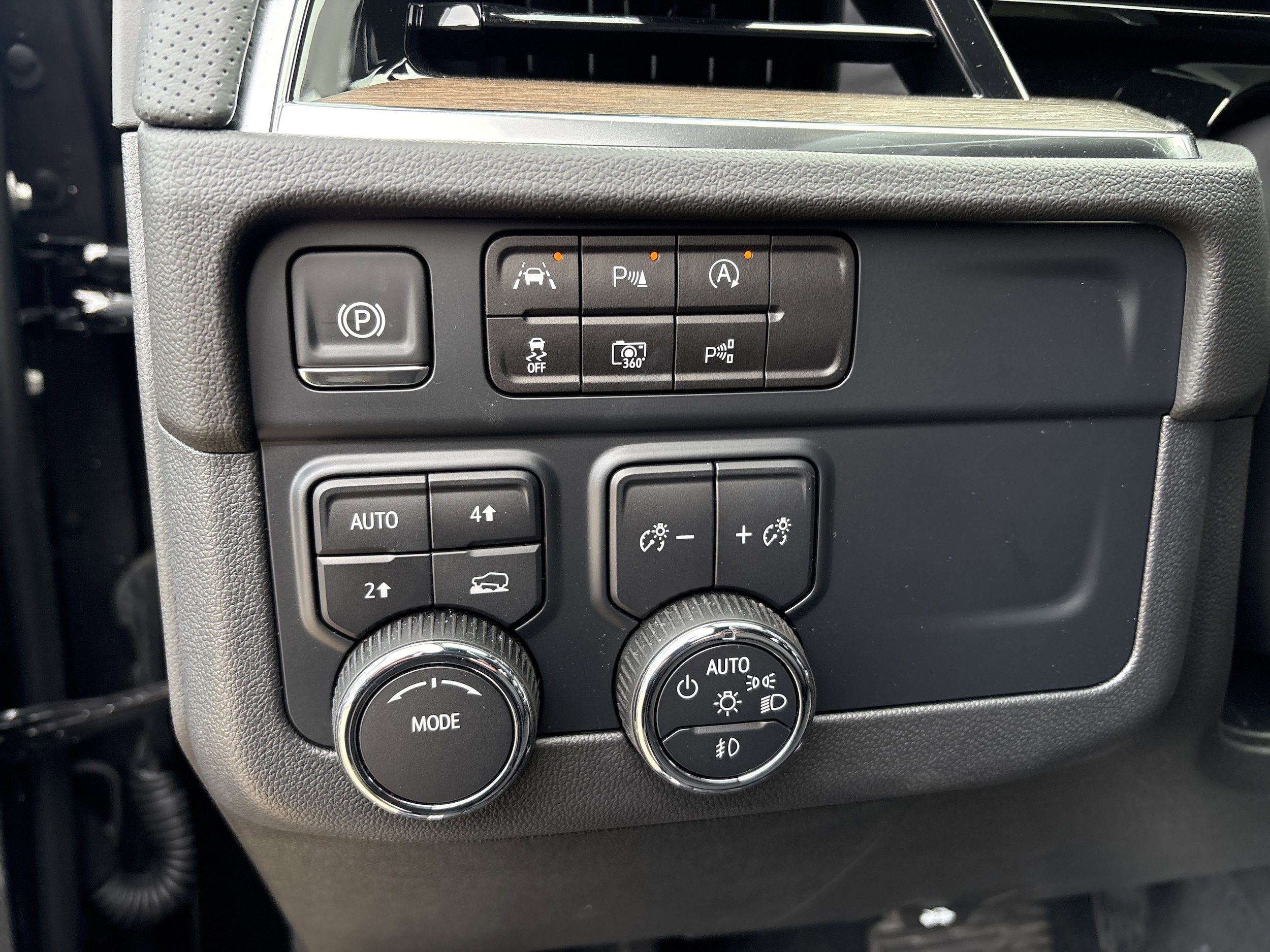 2025 Chevrolet Suburban High Country - Photo 13