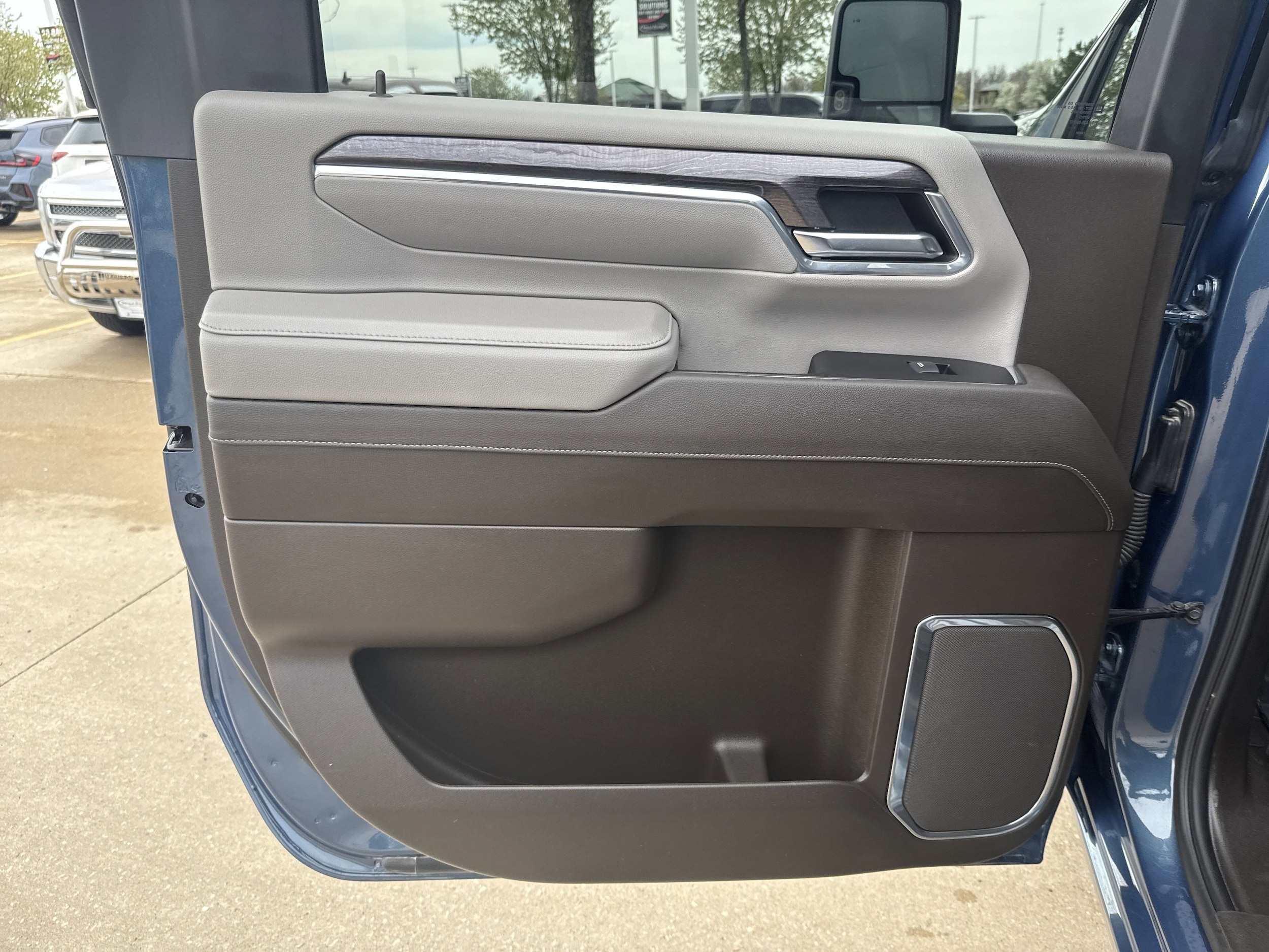 2024 Chevrolet Silverado 3500HD LTZ - Photo 10