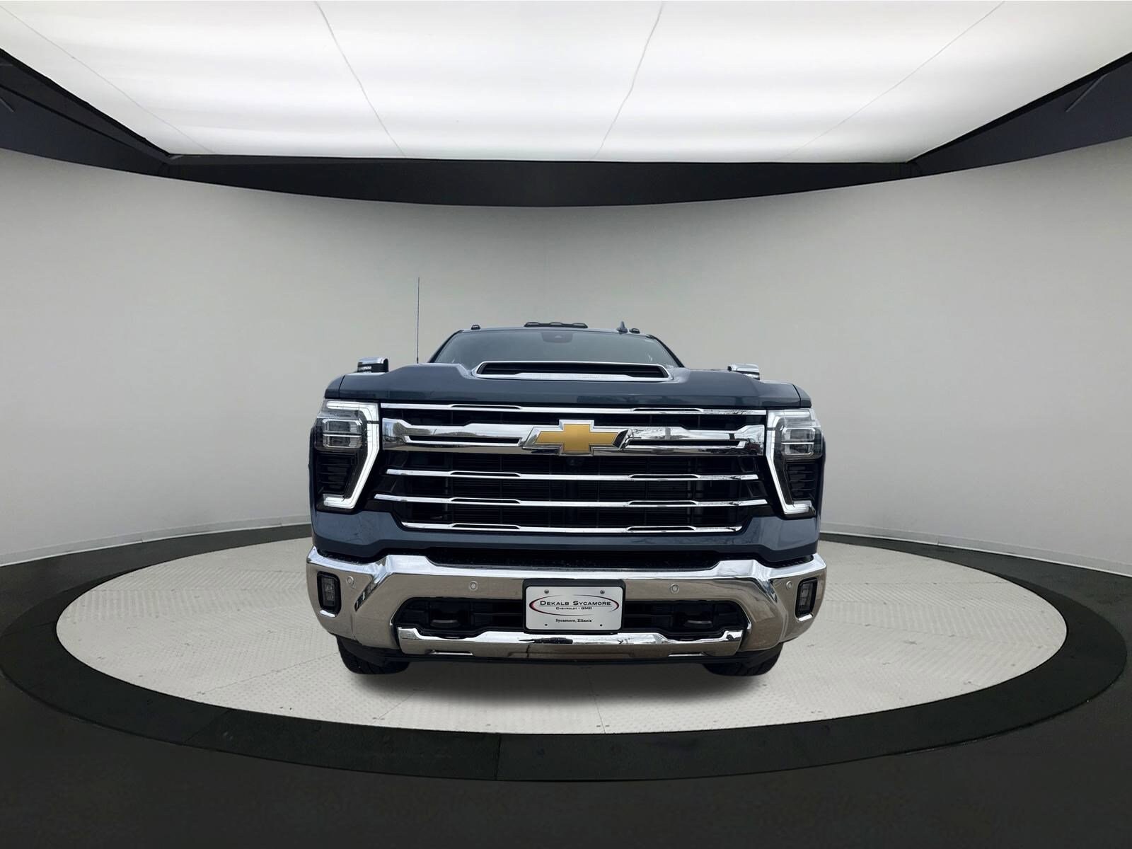 2024 Chevrolet Silverado 3500HD LTZ photo 2