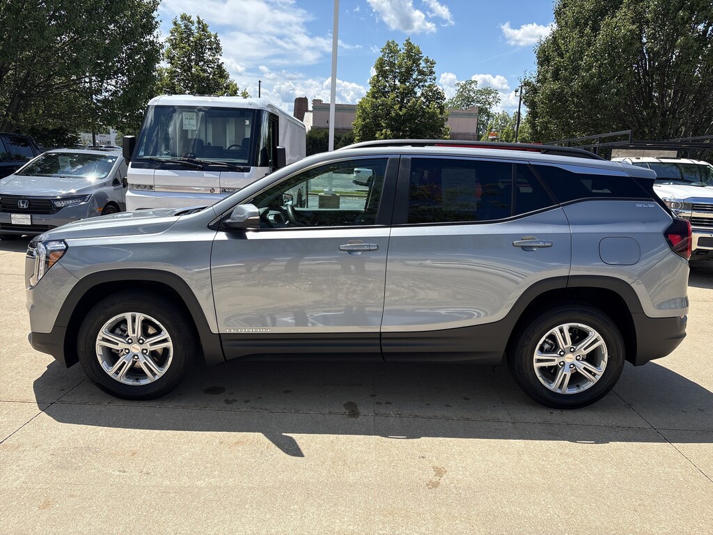 Used 2024 GMC Terrain SLE SUV