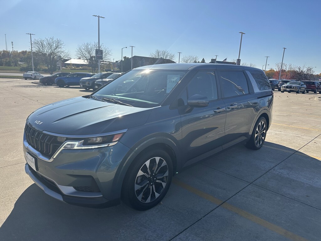 Used 2022 Kia Carnival EX