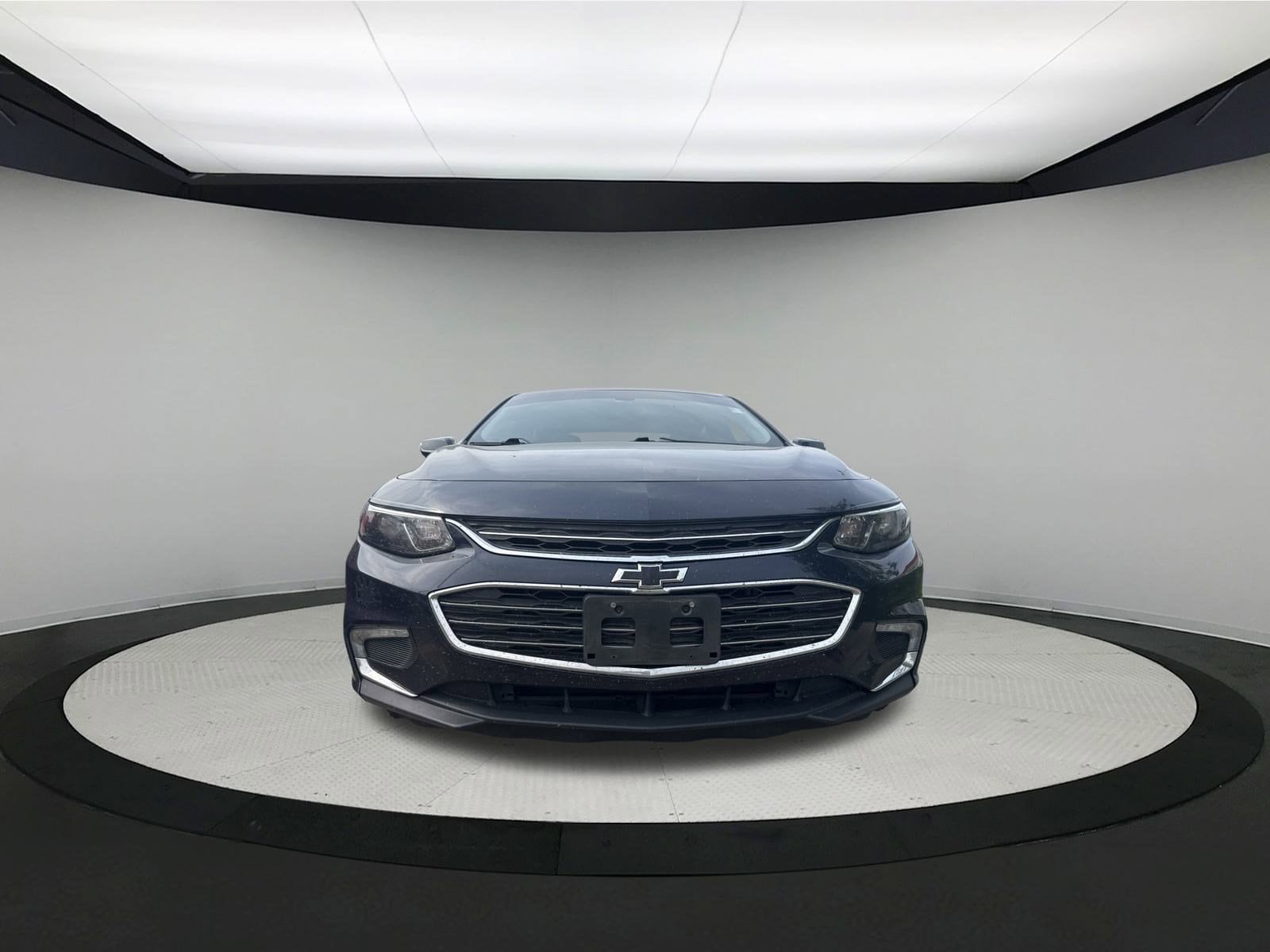 Used 2018 Chevrolet Malibu 1LT with VIN 1G1ZD5ST3JF225293 for sale in Sycamore, IL