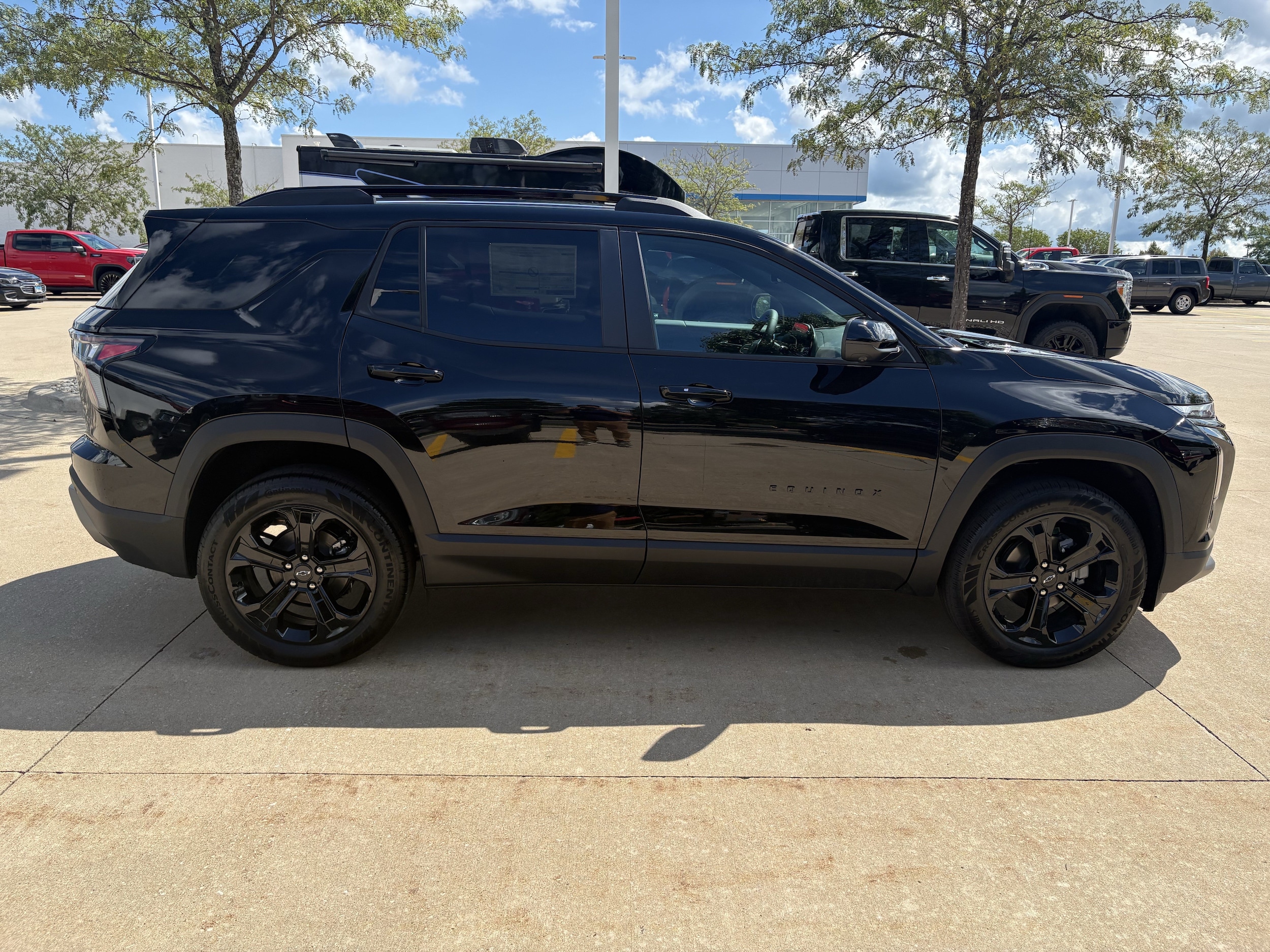 2027 Chevrolet Equinox LT - Photo 8