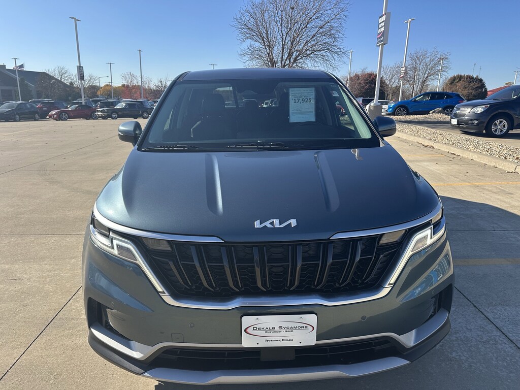 Used 2022 Kia Carnival EX