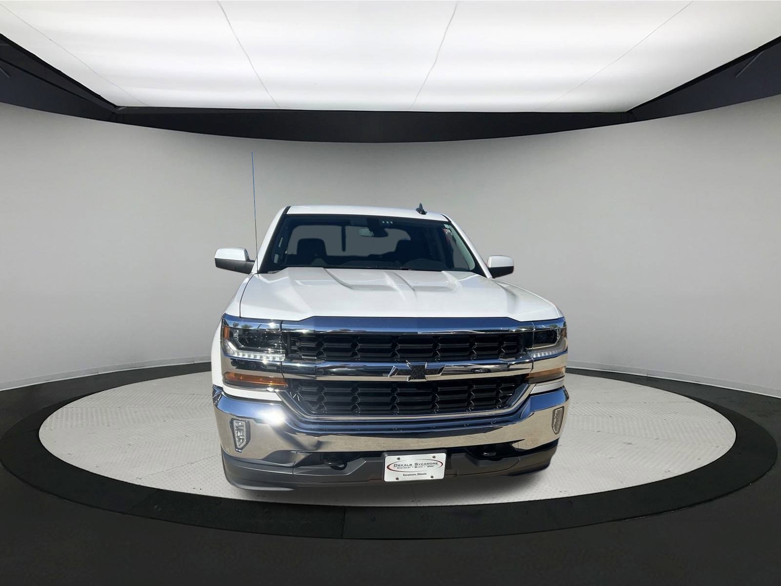 Used 2018 Chevrolet Silverado 1500 LT with VIN 3GCUKRER3JG108195 for sale in Sycamore, IL