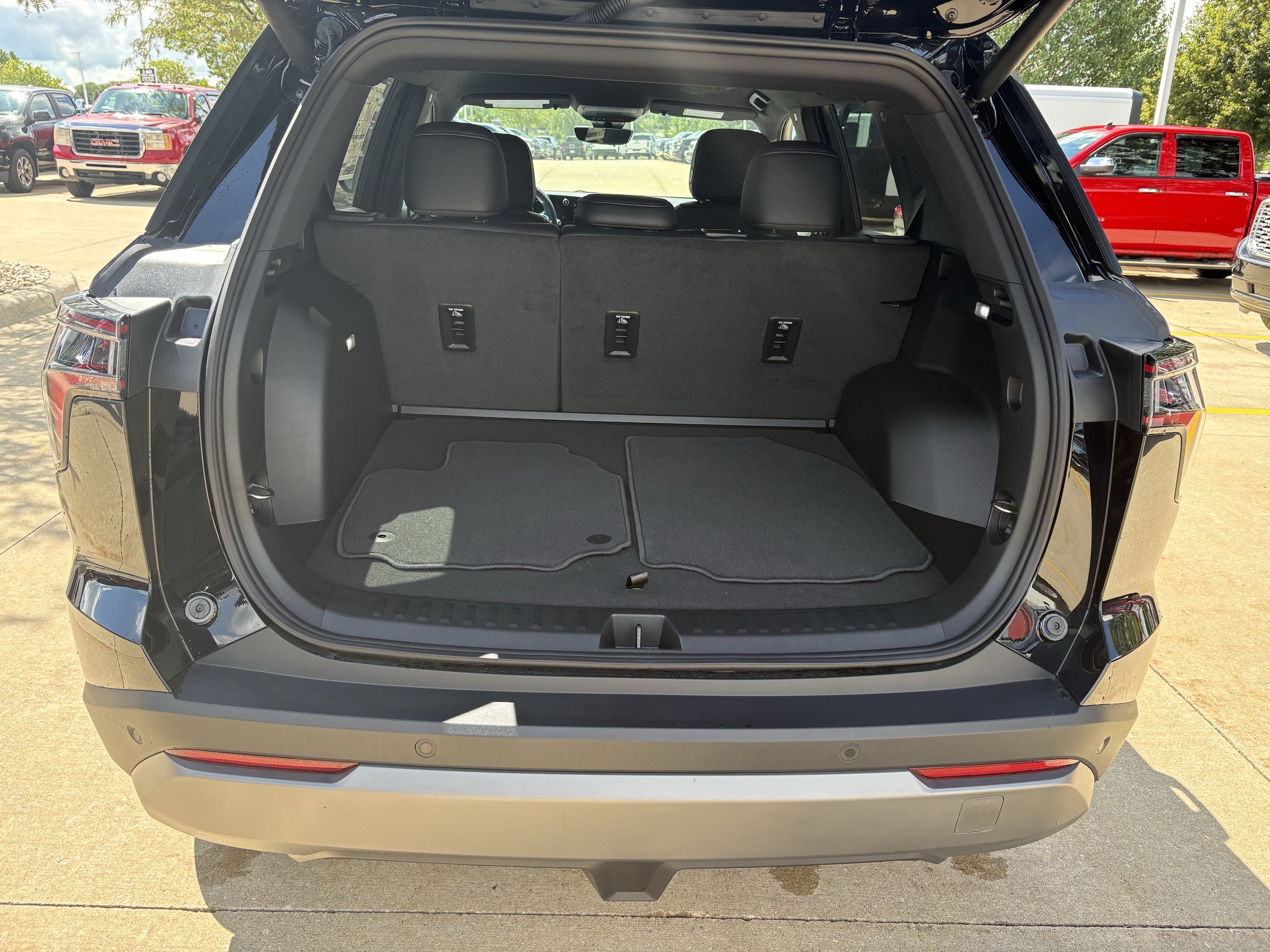 2027 Chevrolet Equinox LT - Photo 14