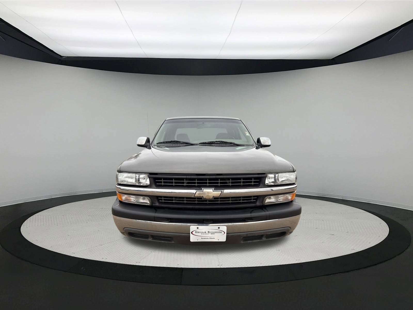 Used 2000 Chevrolet Silverado LS with VIN 2GCEC19VXY1352309 for sale in Sycamore, IL