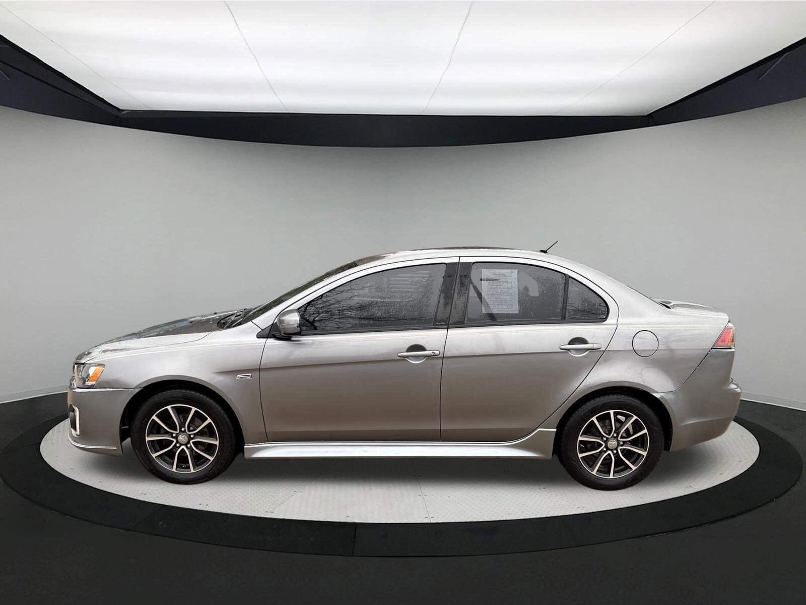 2017 Mitsubishi Lancer ES photo 3