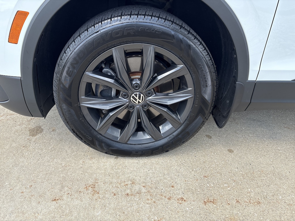 Used 2024 Volkswagen Tiguan SE