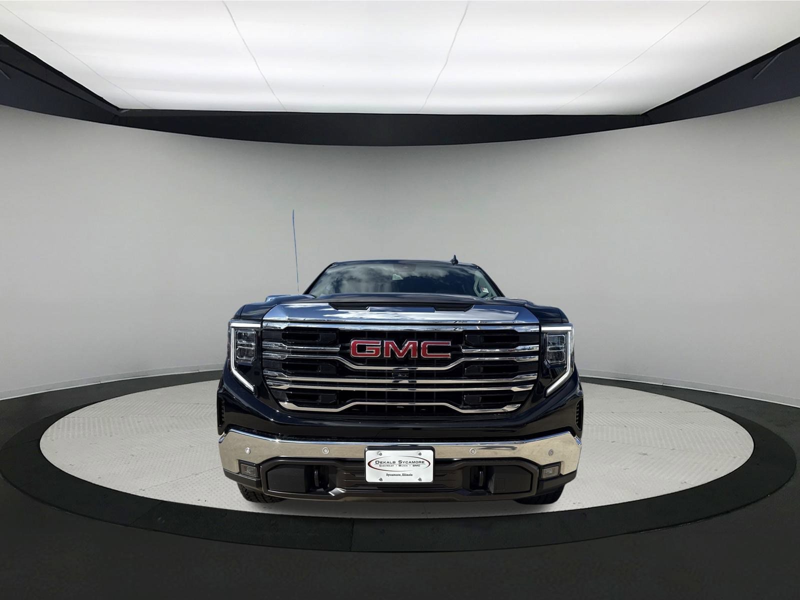 Used 2024 GMC Sierra 1500 SLT with VIN 3GTUUDED8RG330261 for sale in Sycamore, IL