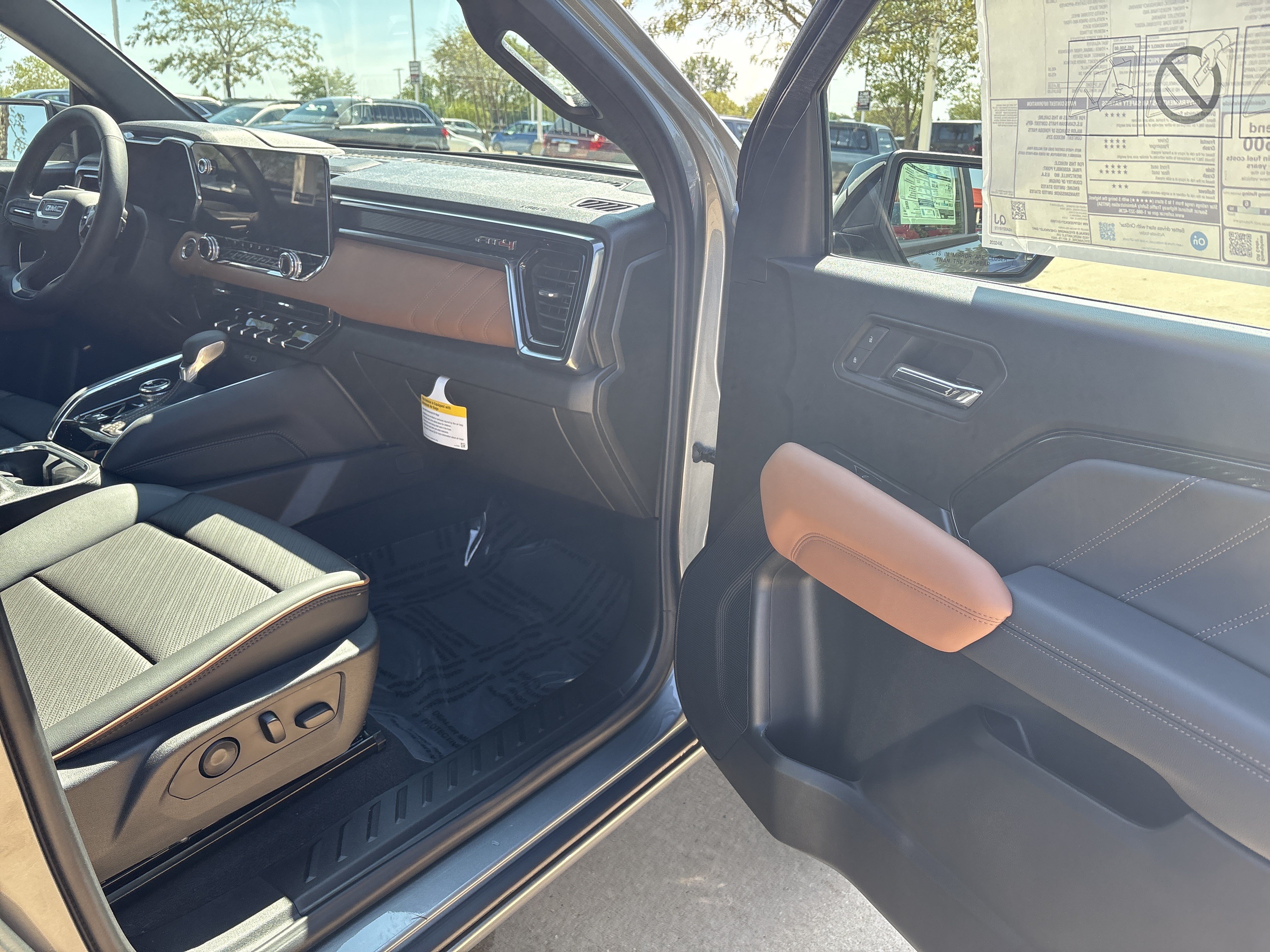 2026 GMC Canyon AT4 - Photo 14