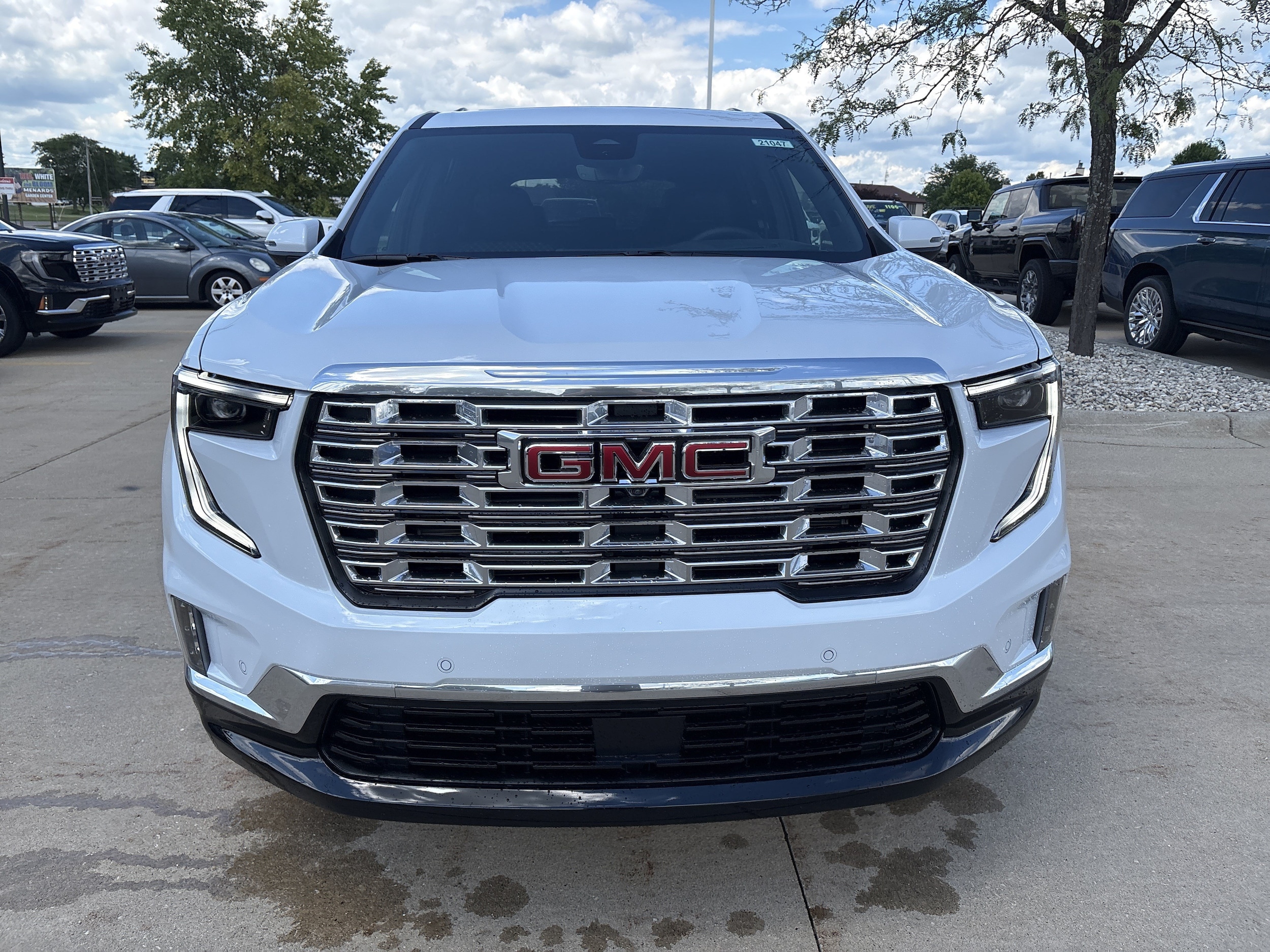 2026 GMC Acadia Denali - Photo 8