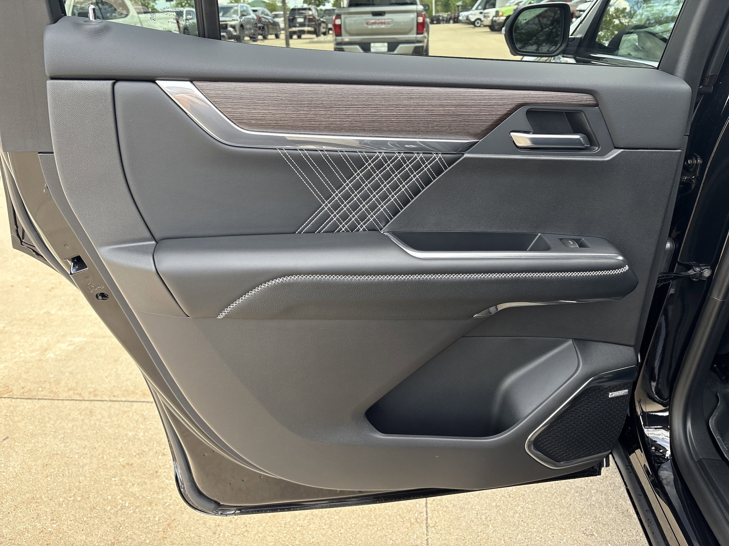 2026 GMC Acadia Denali - Photo 12