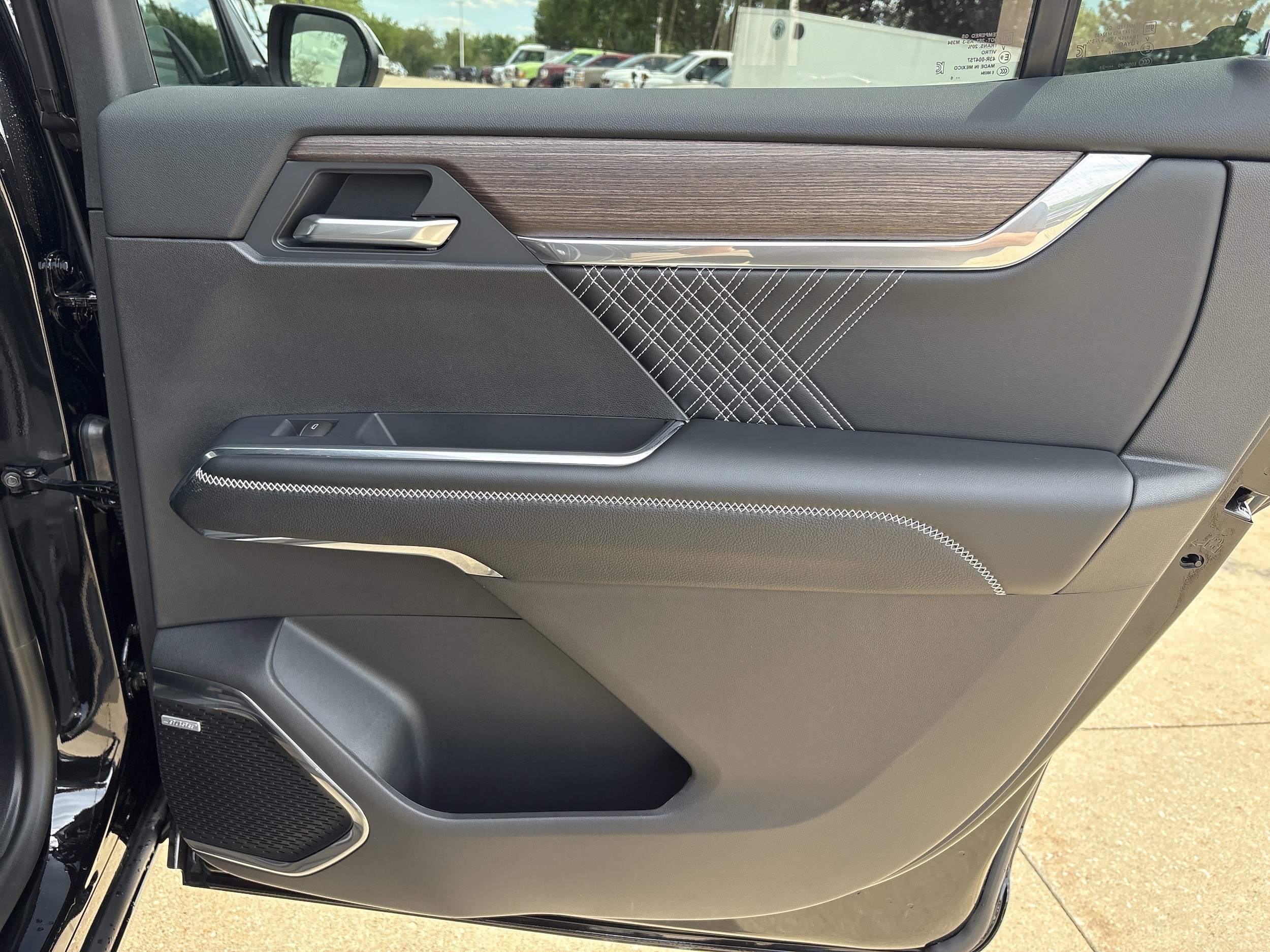 2026 GMC Acadia Denali - Photo 16