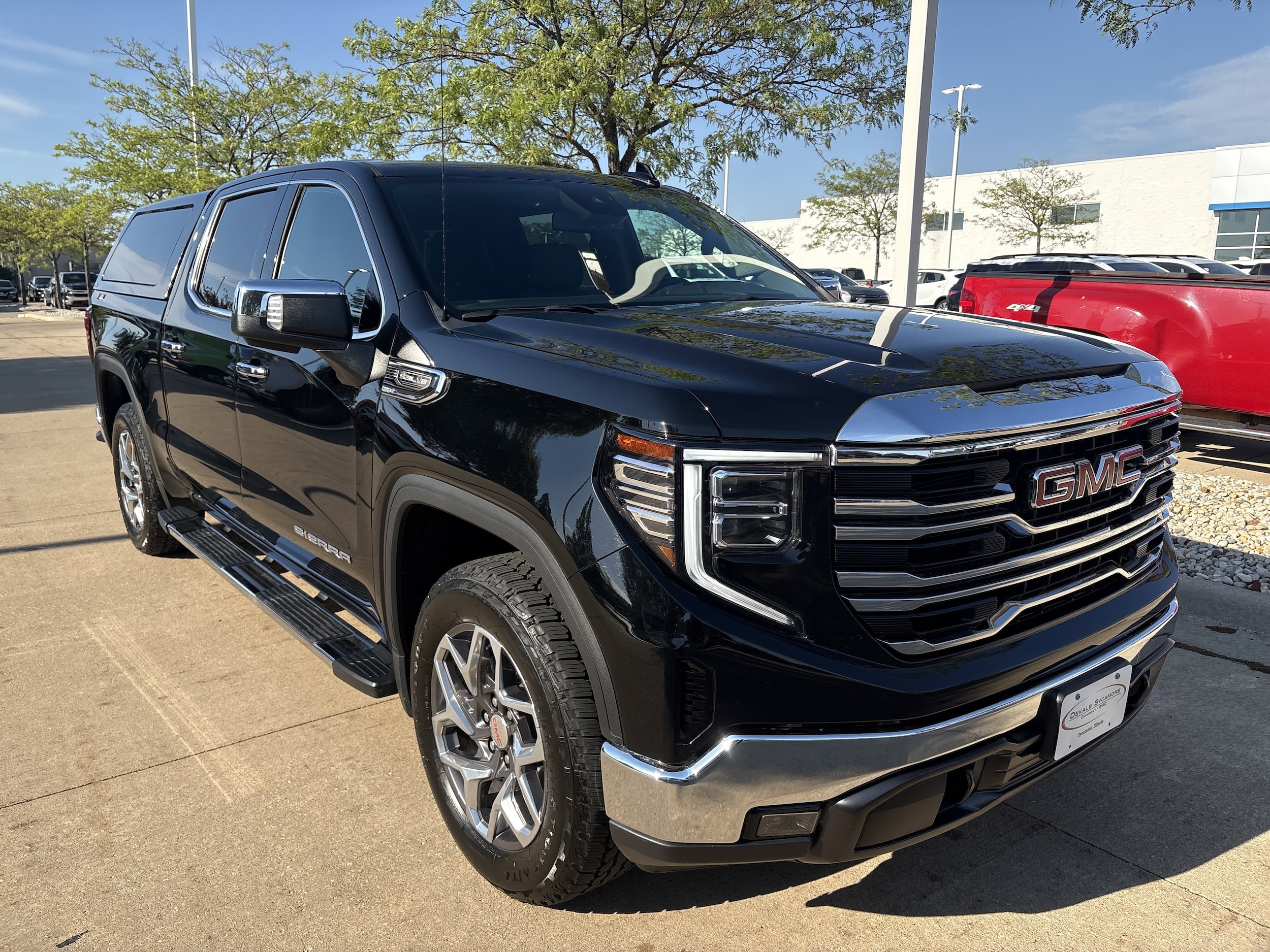 2023 GMC Sierra 4WD Crew Cab Short Box SLT's photo