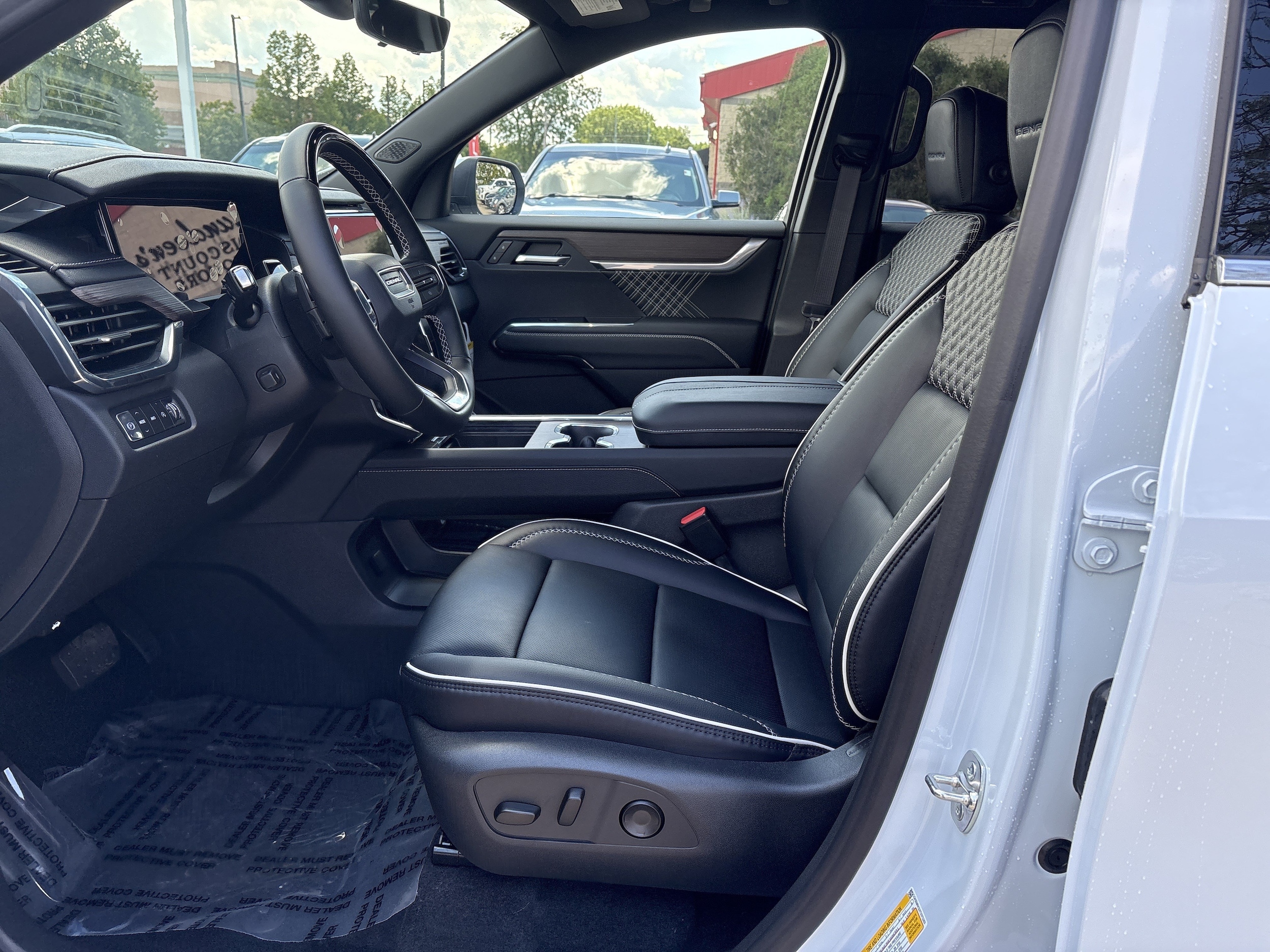 2026 GMC Acadia Denali - Photo 11