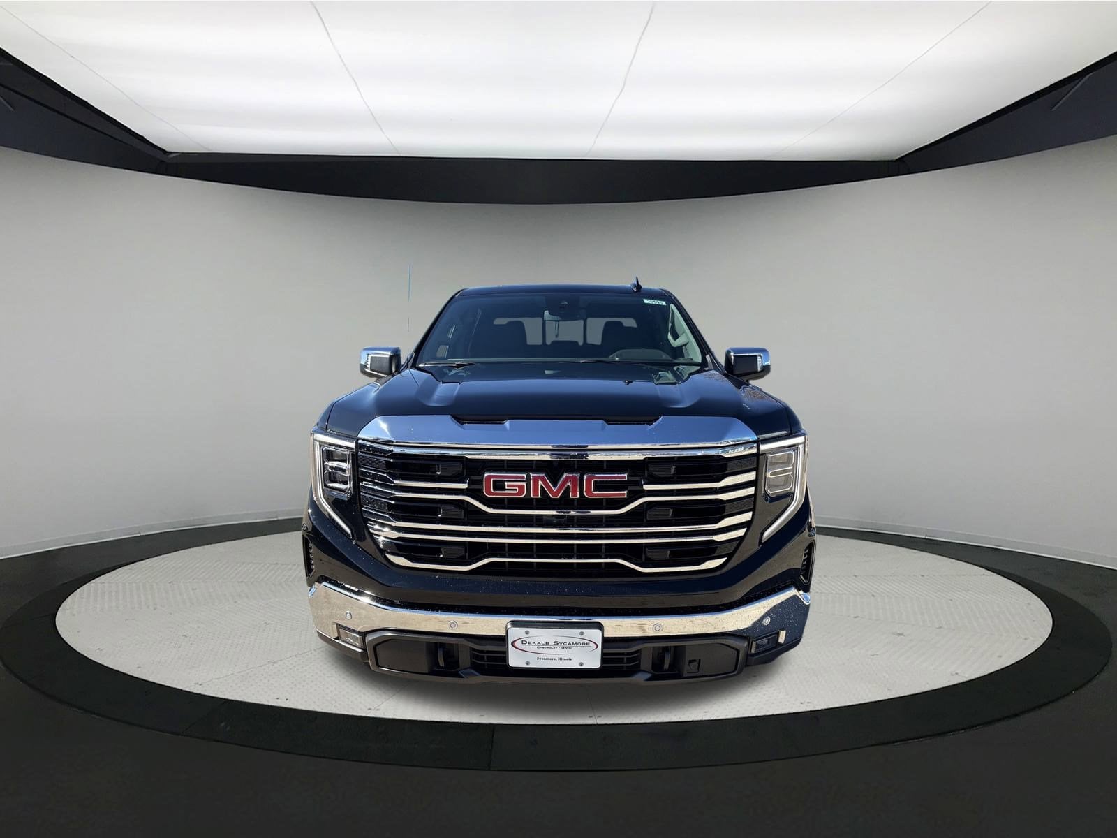 2026 GMC Sierra 1500 SLT - Photo 2