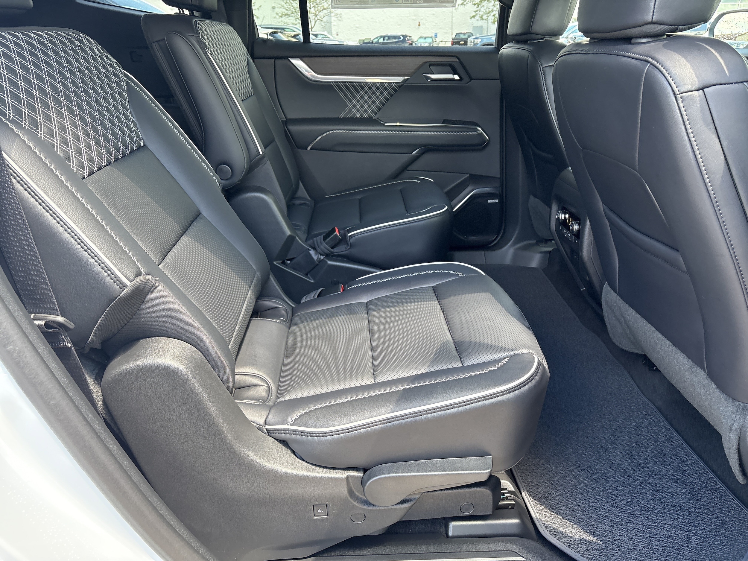2026 GMC Acadia Denali - Photo 17