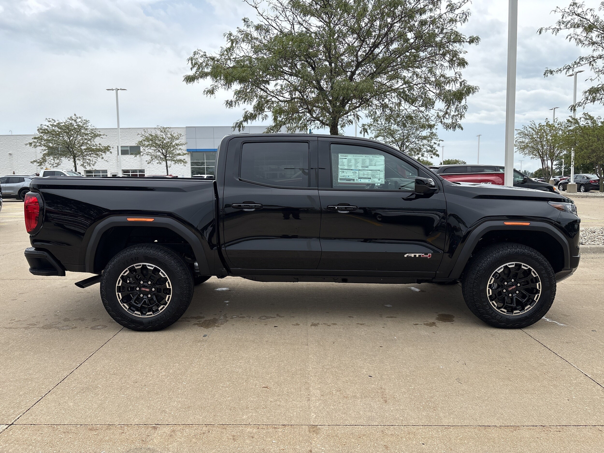 2026 GMC Canyon AT4 - Photo 8