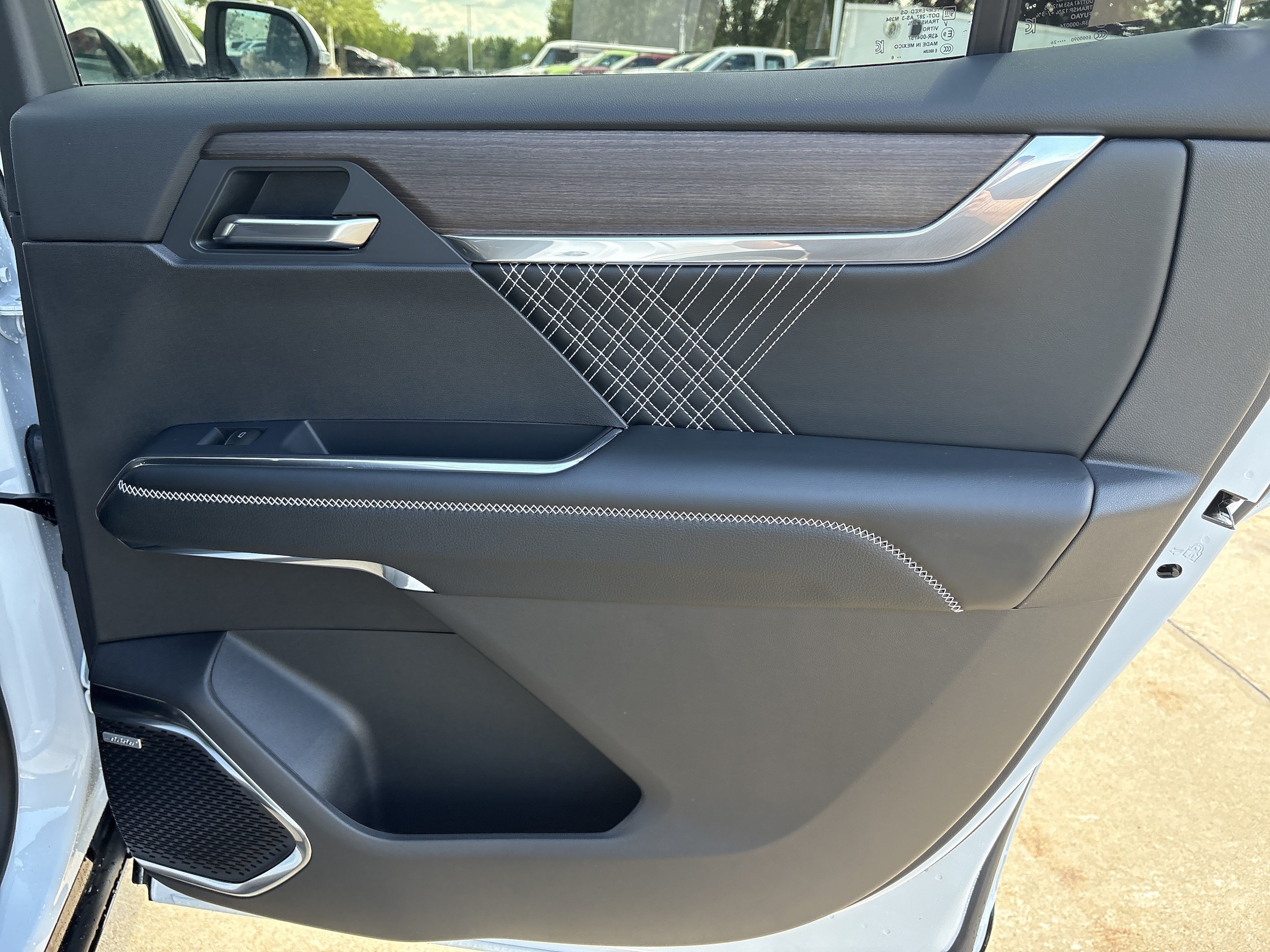 2026 GMC Acadia Denali - Photo 16