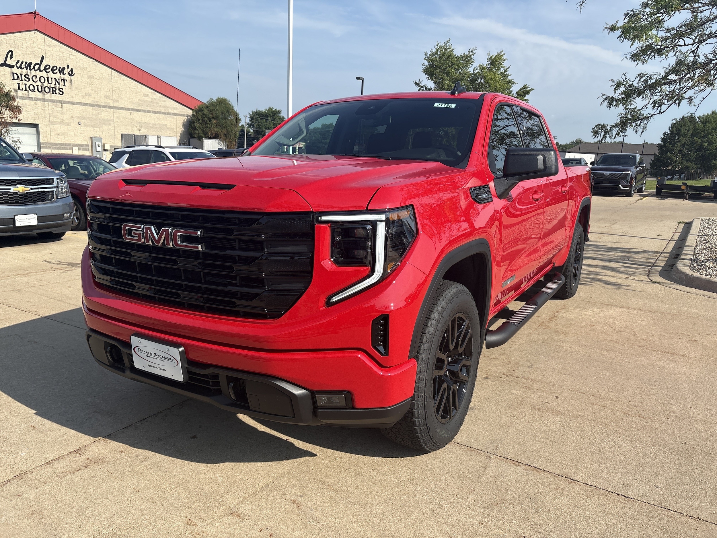 2026 GMC Sierra 4WD Crew Cab Short Box Elevation's photo