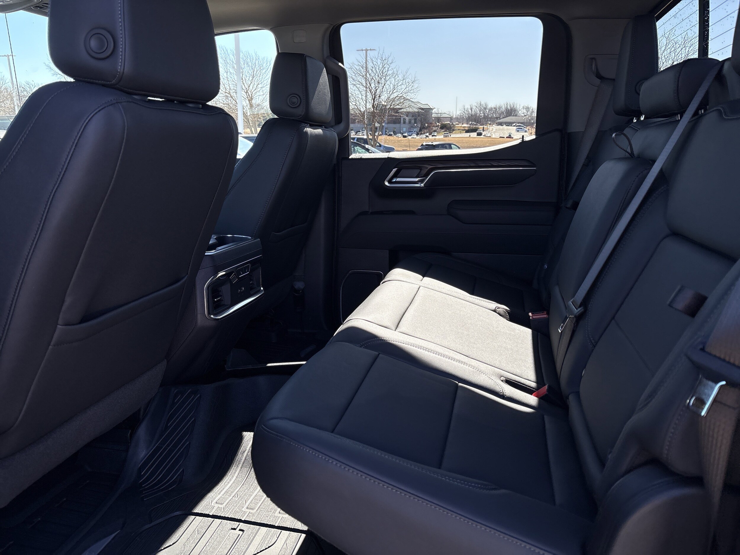 2026 GMC Sierra 1500 SLT - Photo 17