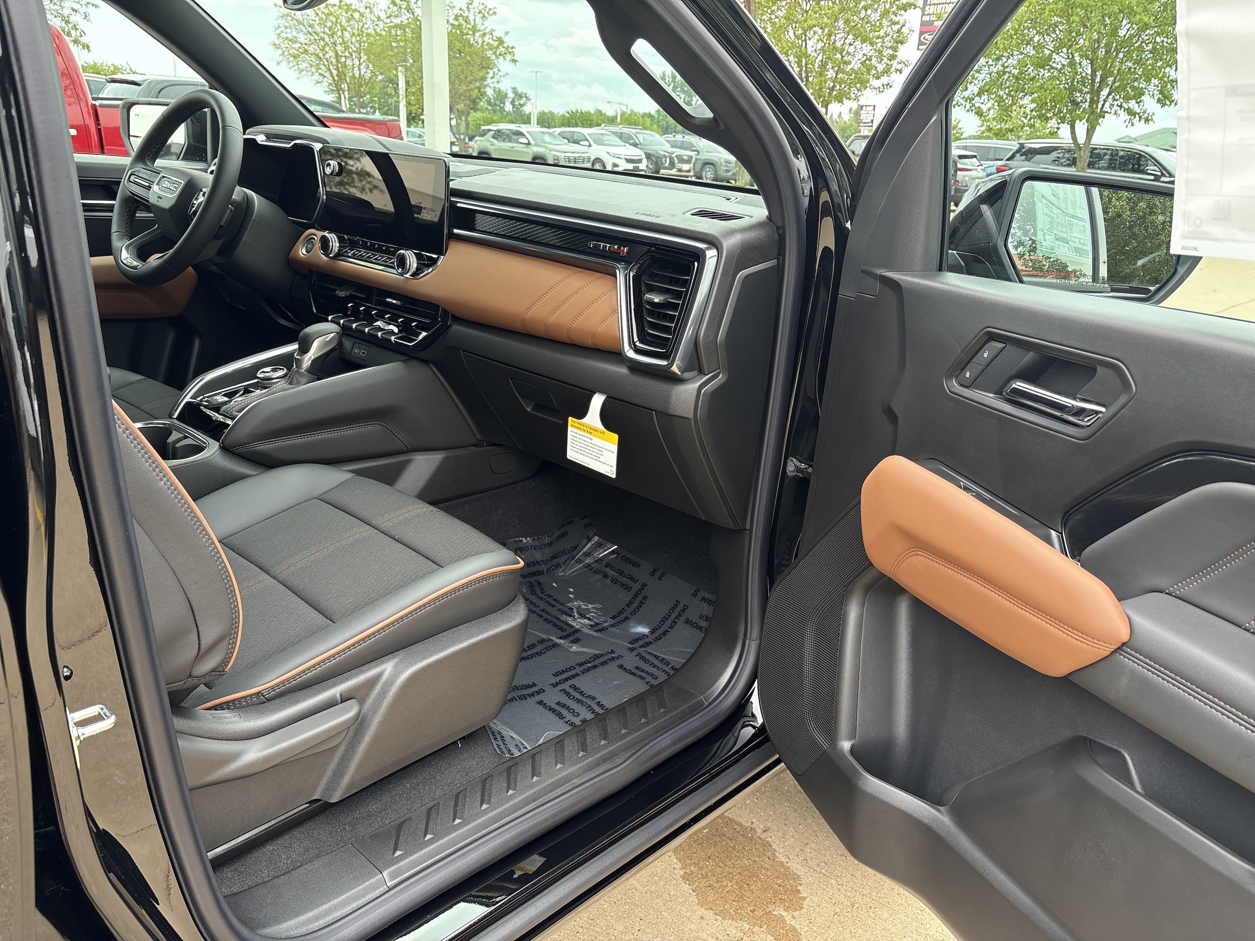 2026 GMC Canyon AT4 - Photo 14
