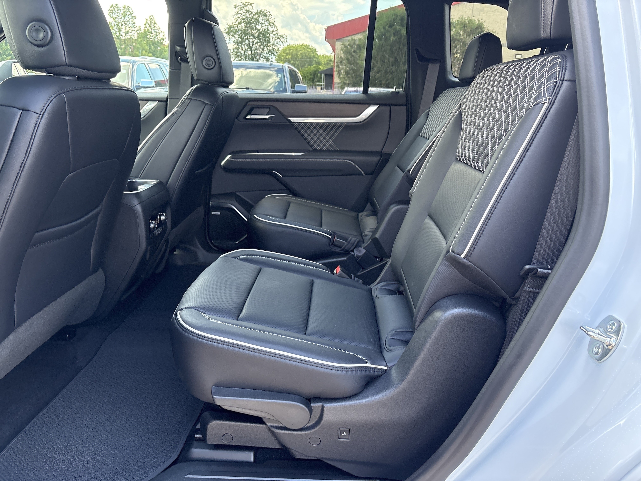 2026 GMC Acadia Denali - Photo 13